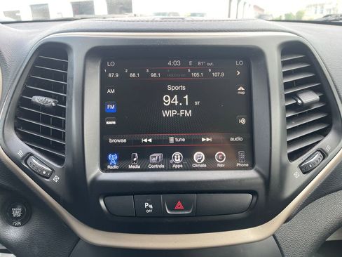Used 2018 Jeep Cherokee Limited AWD/4WD image 24