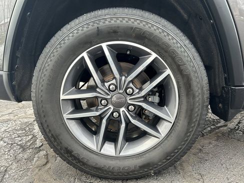 Used 2019 Jeep Grand Cherokee Limited image 29