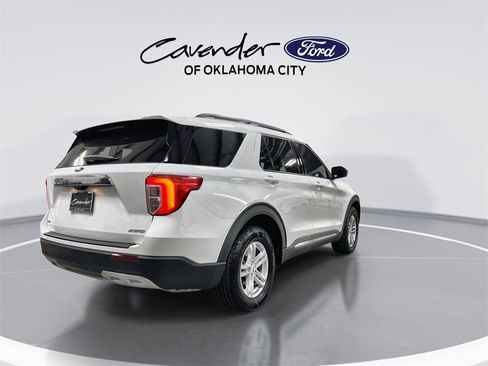 Used 2022 Ford Explorer XLT w/ Equipment Group 202A image 8