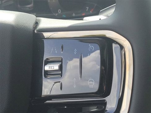 New 2025 Land Rover Range Rover Evoque S image 5