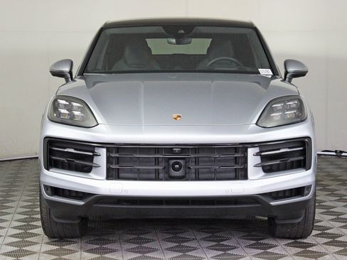 Used 2025 Porsche Cayenne image 10