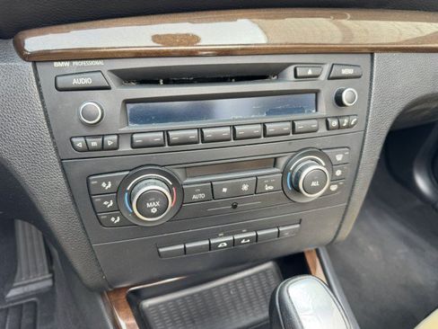 Used 2012 BMW 128i Convertible w/ Premium Pkg RWD image 23