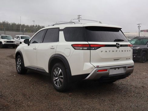 Used 2024 Nissan Pathfinder SL image 8