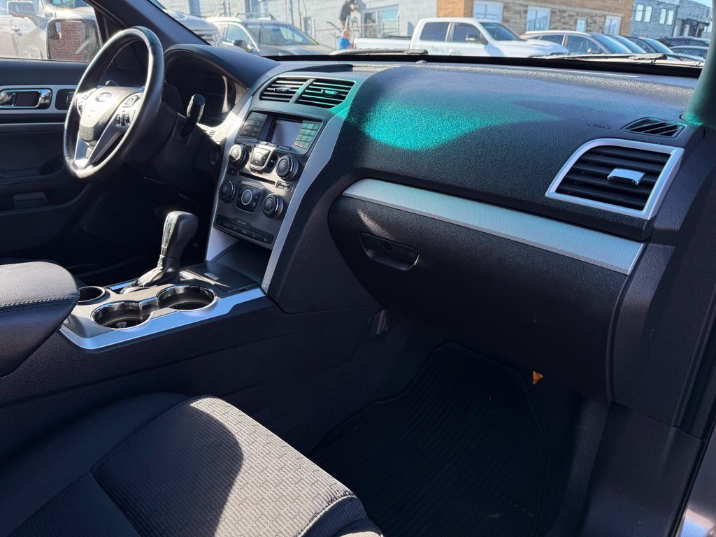 Used 2015 Ford Explorer XLT FWD image 28