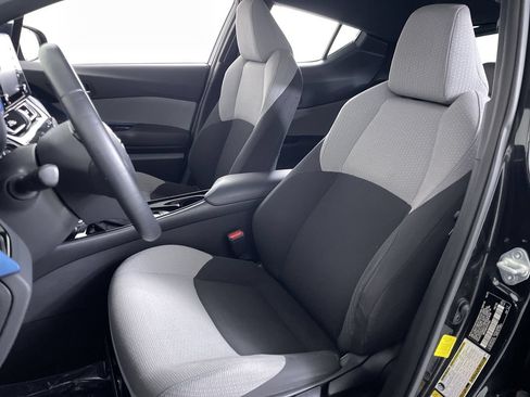 Used 2019 Toyota C-HR XLE FWD image 12