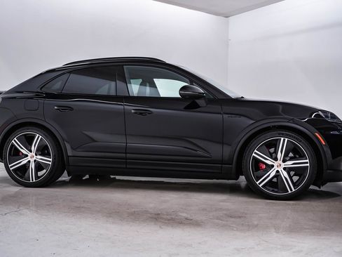 New 2025 Porsche Macan 4S Electric image 9