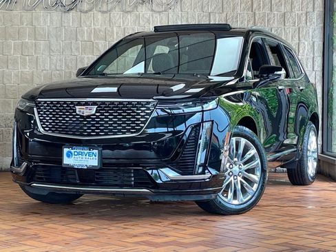 Used 2023 Cadillac XT6 Premium Luxury w/ Technology Package AWD/4WD image 2