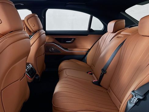 Certified 2026 Mercedes-Benz S 500 4MATIC image 9