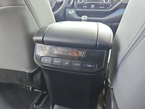 Used 2023 Toyota Highlander Bronze Edition image 18