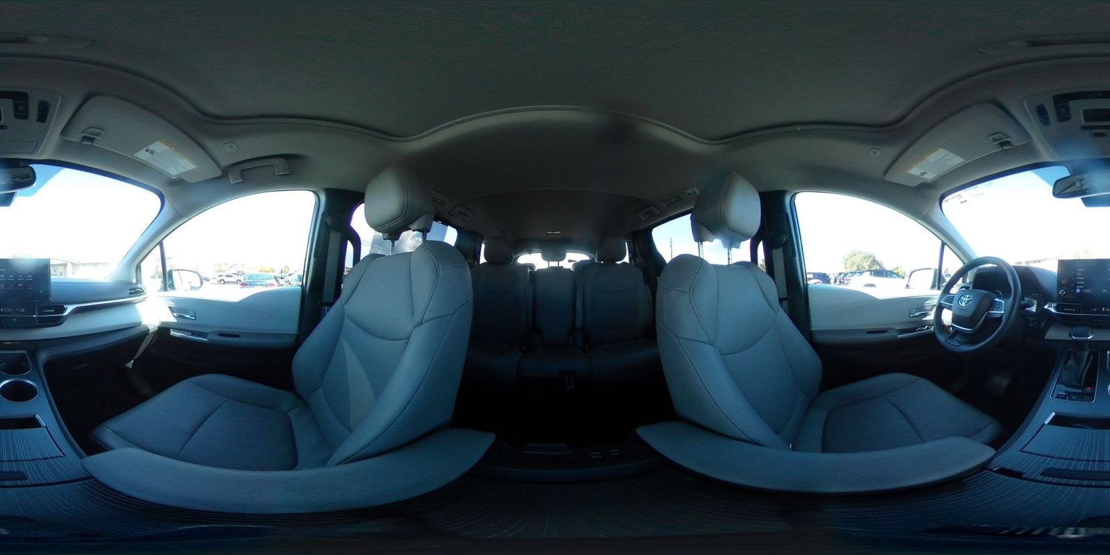 Used 2025 Toyota Sienna XLE FWD image 44