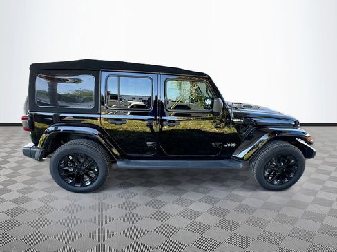 Used 2021 Jeep Wrangler Unlimited Sahara w/ Dual Top Group AWD/4WD image 5