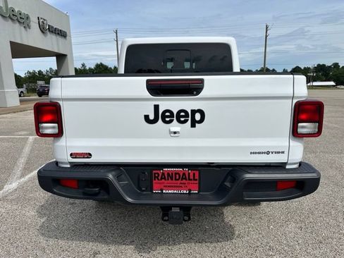 Certified 2025 Jeep Gladiator Sport AWD/4WD image 6