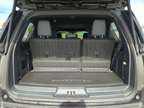 Used 2024 Ford Expedition Limited image 19