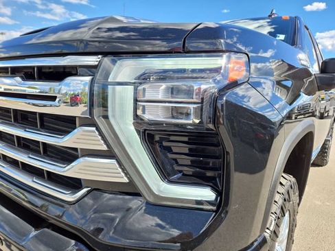 Used 2024 Chevrolet Silverado 2500 High Country w/ Technology Package AWD/4WD image 6