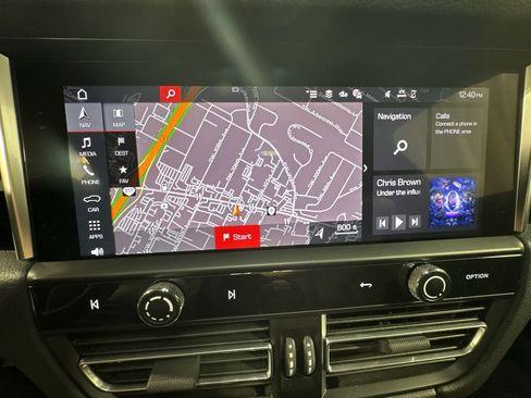 Used 2024 Porsche Macan image 25