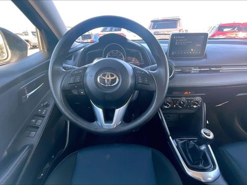 Used 2017 Toyota Yaris iA image 5