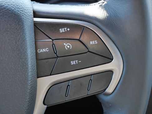 Used 2019 Jeep Grand Cherokee Altitude image 31