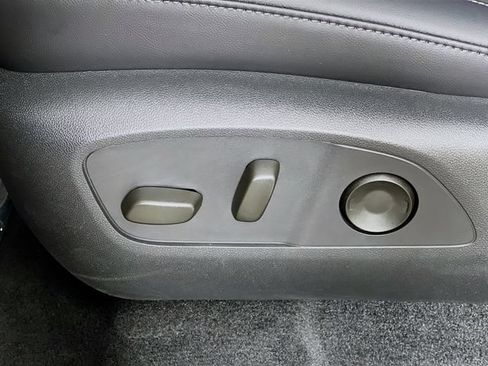 Used 2025 GMC Acadia Elevation w/ Elevation Premium Package FWD image 11