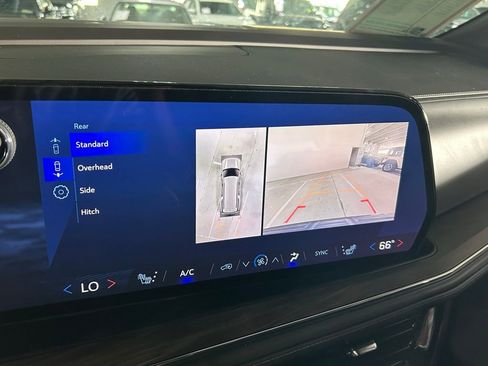 Used 2025 Chevrolet Suburban LT image 17