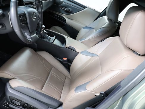 Used 2024 Lexus ES 300h Ultra Luxury w/ Accessory Package (Z2) FWD image 10