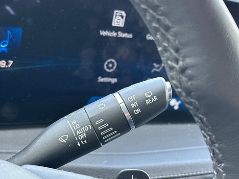 Used 2024 Cadillac XT4 Premium Luxury image 36