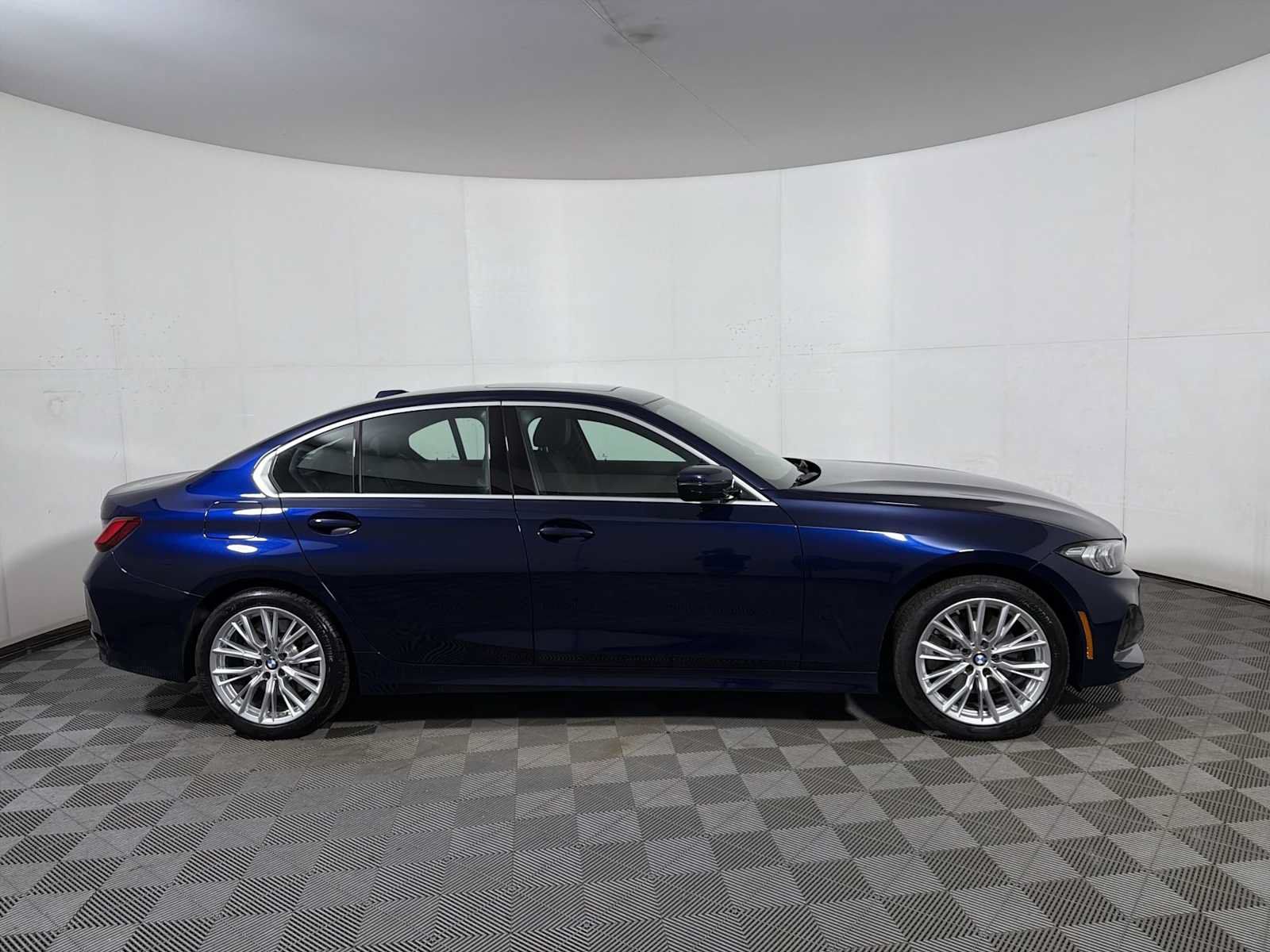 Used 2024 BMW 330i xDrive Sedan w/ Convenience Package AWD/4WD image 7