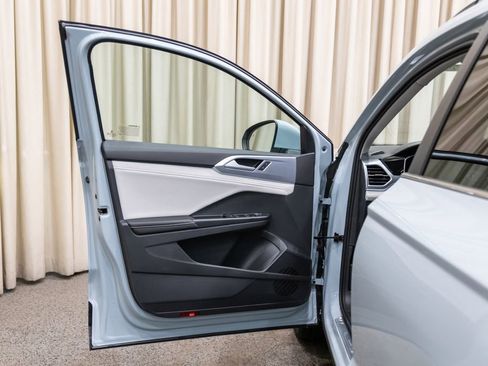 New 2026 Volkswagen Taos SE FWD image 8