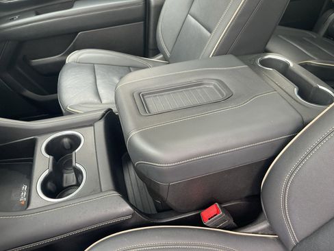 Used 2023 Chevrolet Suburban Premier AWD/4WD image 16