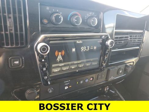 Used 2022 GMC Savana 2500 Extended w/ Enhanced Convenience Package image 18