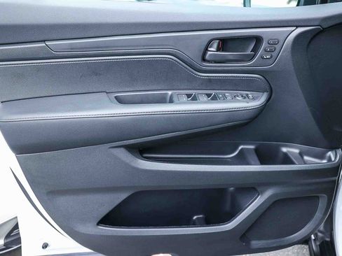 Certified 2025 Honda Odyssey EX-L image 26