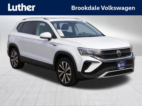 Certified 2023 Volkswagen Taos SE w/ Panoramic Sunroof Package AWD/4WD image 1