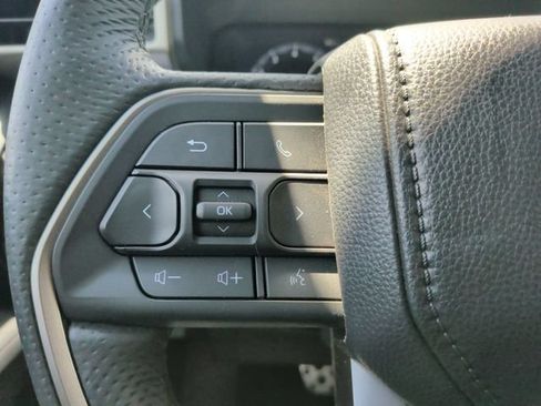 Used 2025 Toyota Tacoma TRD Sport AWD/4WD image 18