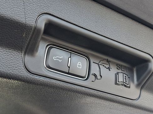 Used 2021 Ford Explorer XLT w/ Equipment Group 202A image 29