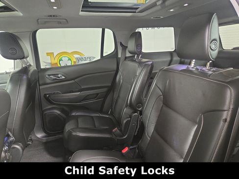 Certified 2019 GMC Acadia SLT w/ Black Edition image 12