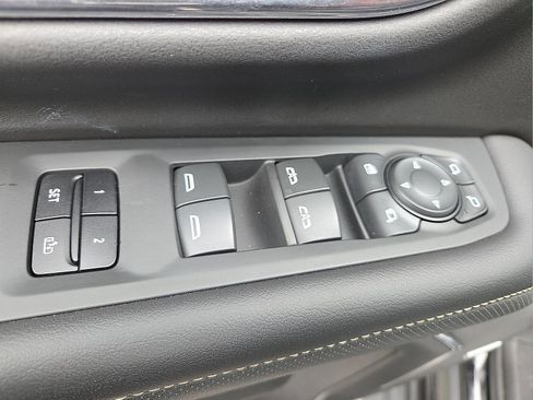 Used 2021 GMC Yukon SLT w/ SLT Premium Package image 15