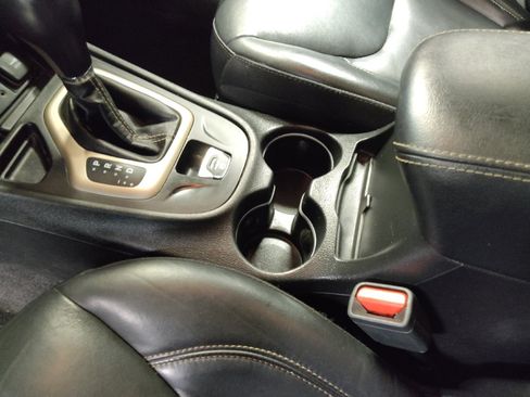 Used 2018 Jeep Cherokee Limited FWD image 26