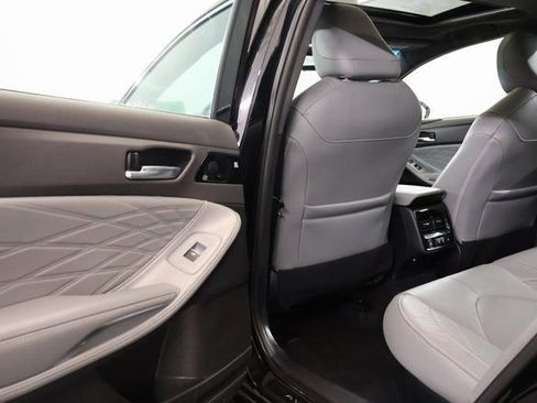 Used 2020 Toyota Avalon Limited image 26