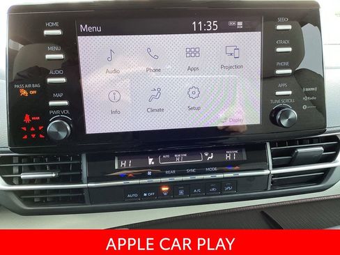 Used 2024 Toyota Sienna LE image 3