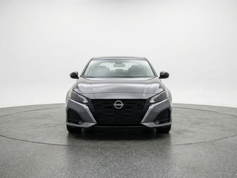 Used 2025 Nissan Altima 2.5 SV image 2