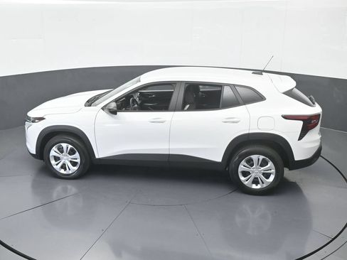 Used 2025 Chevrolet Trax LS FWD image 40