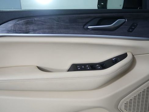 Used 2024 Jeep Grand Cherokee Limited w/ Luxury Tech Group II AWD/4WD image 8