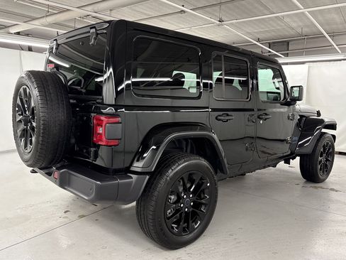 Used 2025 Jeep Wrangler Unlimited Sahara w/ Safety Group AWD/4WD image 8