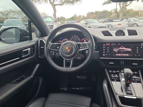 Used 2022 Porsche Cayenne Coupe image 22