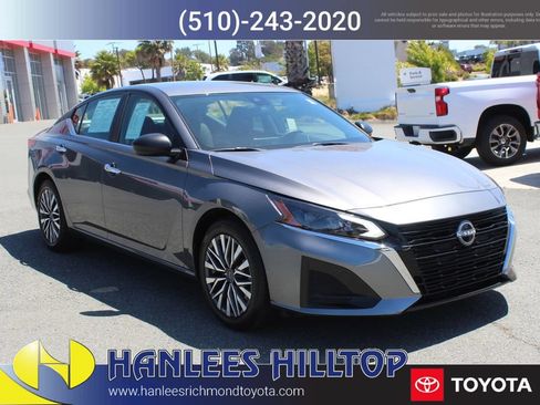 Used 2025 Nissan Altima 2.5 SV FWD image 5