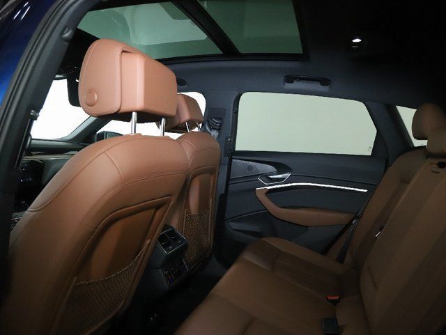 Used 2022 Audi e-tron Premium AWD/4WD image 16