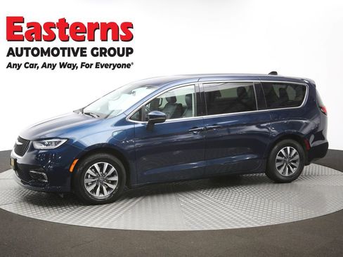 Used 2023 Chrysler Pacifica Touring-L FWD image 60