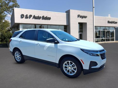 Used 2022 Chevrolet Equinox LS w/ LS Convenience Package AWD/4WD image 1