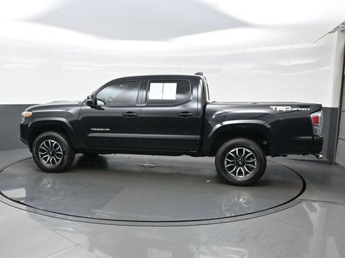 Used 2020 Toyota Tacoma TRD Sport RWD image 3