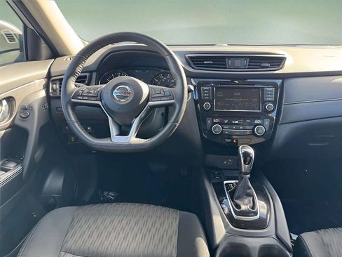 Used 2019 Nissan Rogue SV w/ Premium Package image 11