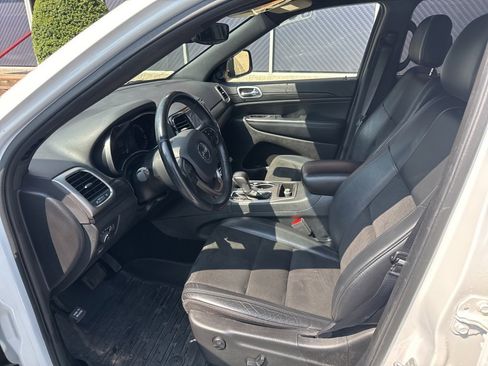 Used 2020 Jeep Grand Cherokee Altitude image 22